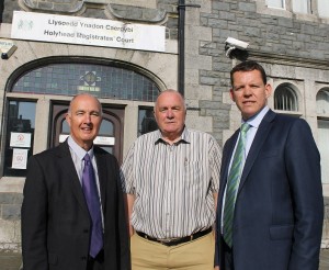 Meirion Jones, Trefor Lloyd Hughes & Rhun ap Iorwerth - Llys Ynadon Caergybi / Holyhead Magistrates' Court